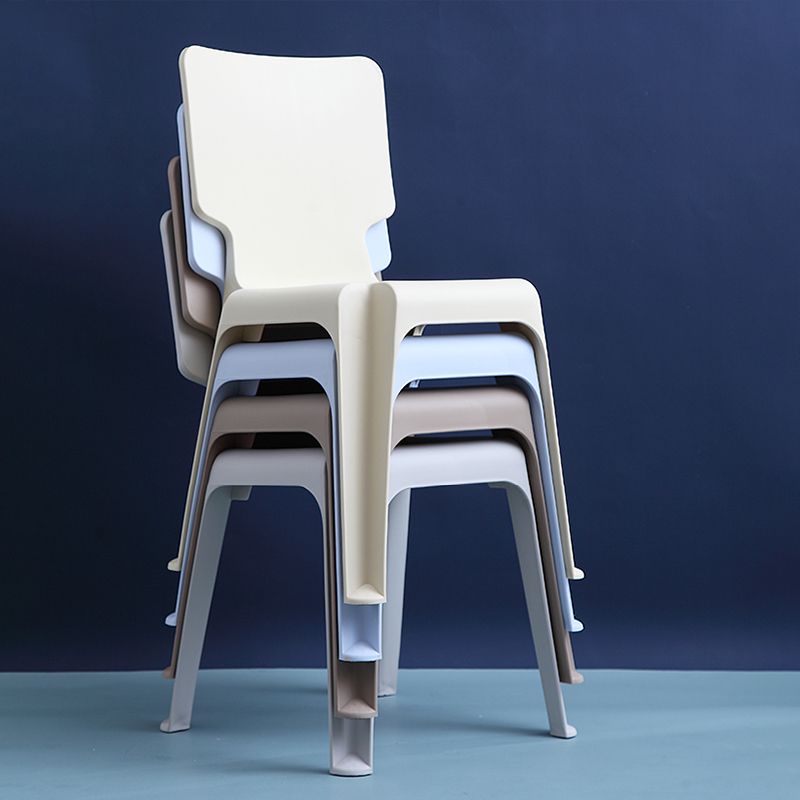 Chaise d'appoint en plastique pour marché nocturne scandinave, chaise de salle à manger à dossier solide, couleur claire