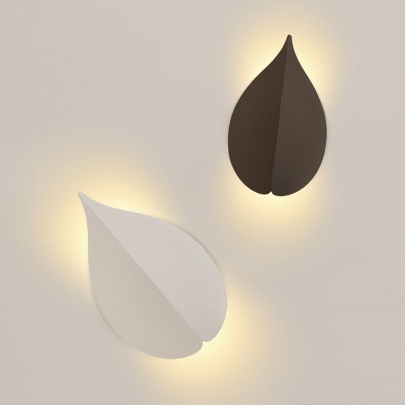 Modern Minimalist Style Leaf-shaped Flush Mount Wall Sconce Metal Wall Mount Light Fixture for Bedroom
