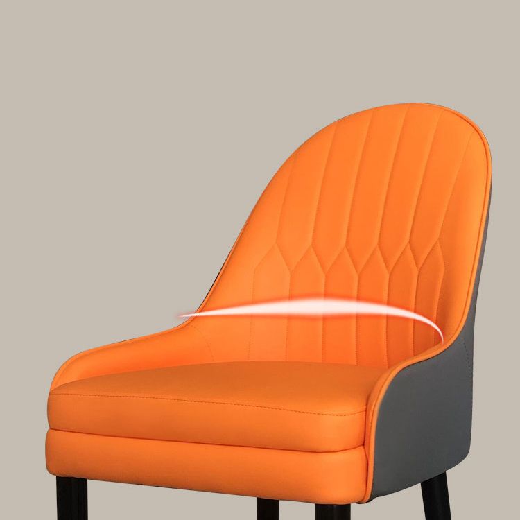 Silla lateral de comedor de cuero de diseño escandinavo Sillas laterales con brazo trasero sólido