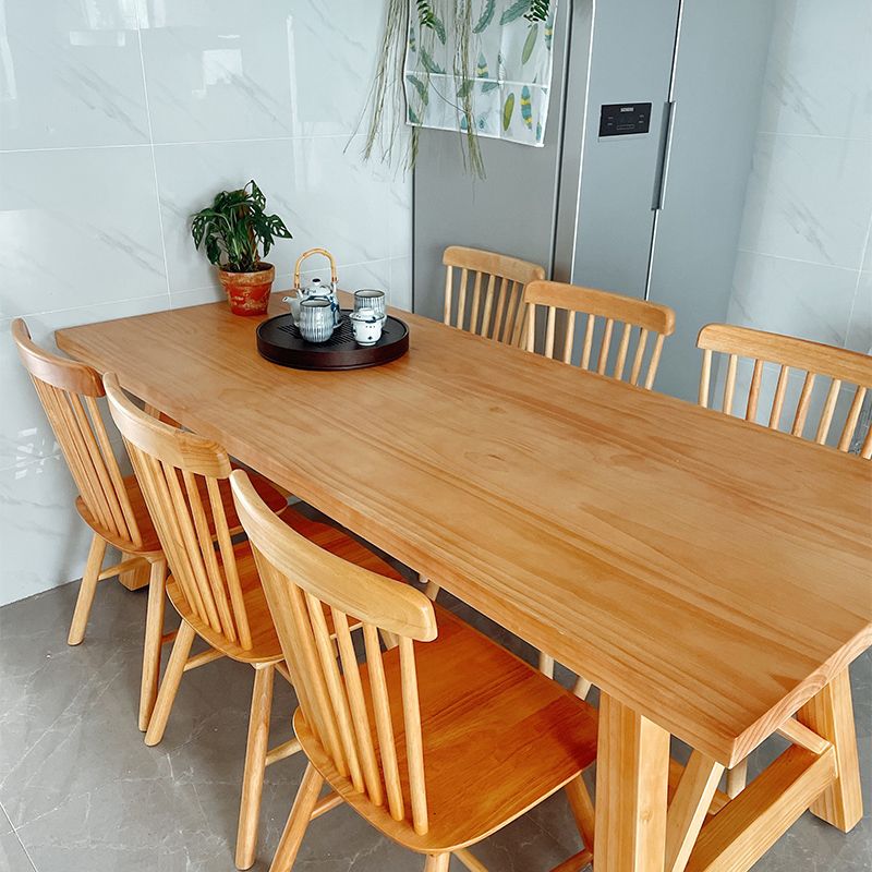 Eenvoudige dennen vaste houten eettafel rechthoekige tafel in houten kleur met vier veter