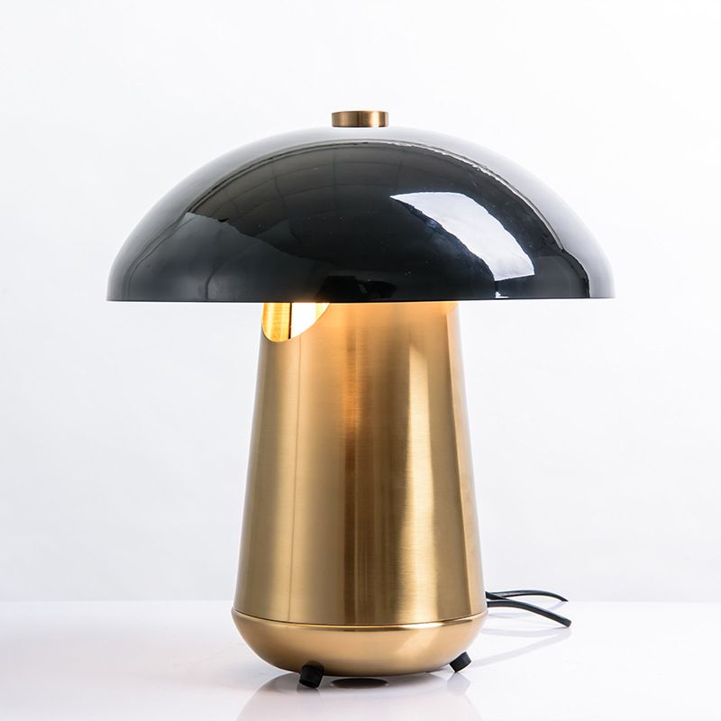 Modernismo de iluminación nocturna de metal de champiñones 1 cabezal lámpara de mesa negra y de latón para dormitorio