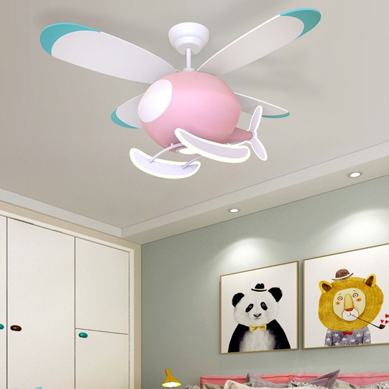 Avión de metal Flush Mount Luz de ventilador LED colorido moderno para la habitación de los niños