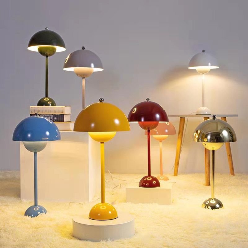 Lampada da tavolo moderna e minimalista a LED Lampada da tavolo Macaron emisfero in ferro battuto per camera da letto