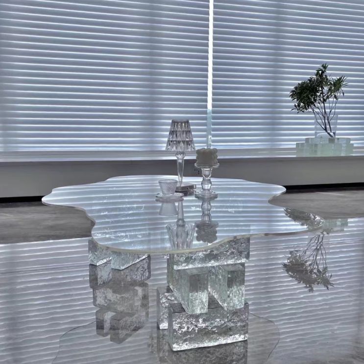 White Plastic Modern Free-Form Single Coffee Or End Table for Bedroom
