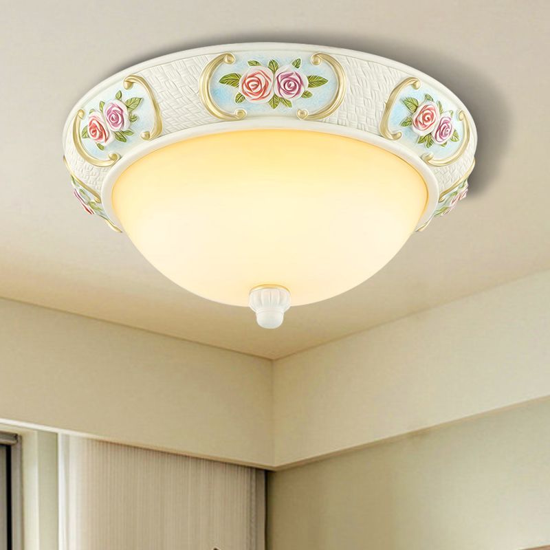 White Dome Ceiling Flush Light Rustikales Opal Glas 15 "/19" W 3-Birne Esszimmer Flushmount mit Geprägter Rose Decor