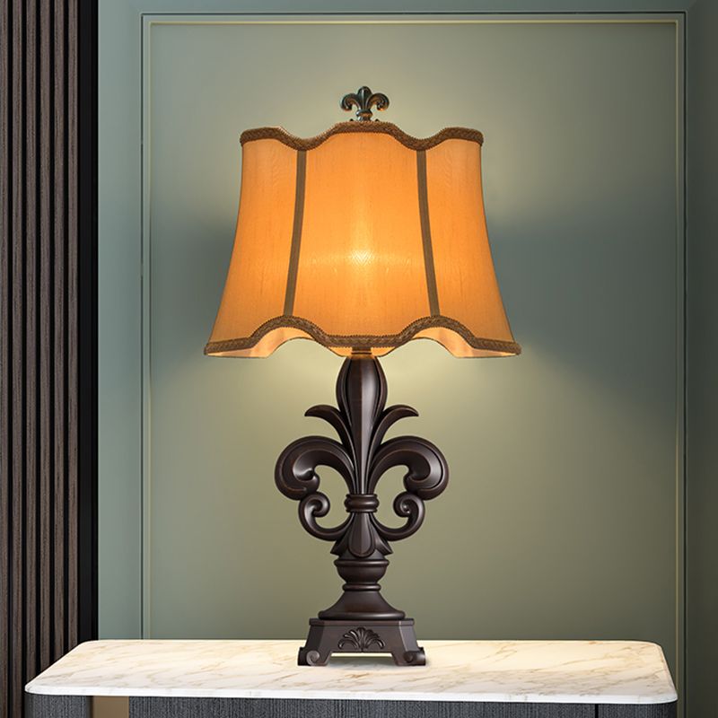 Geschulpte-trim stof tafellighting platteland 1-licht 12 "/16" brede slaapkamer nachtstandaardlamp in beige