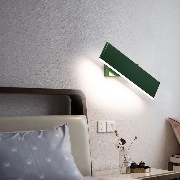 Amplia de pared de hierro forjado rectangular en una moderna lámpara de pared de macarrón de estilo minimalista con sombra acrílica