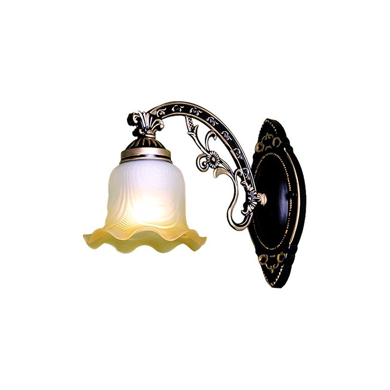Black / White Sicloped Sconce Light Retro Retro Grosted Glass Shade 1/2-Light Room Room Wall Lampe avec bras incurvé