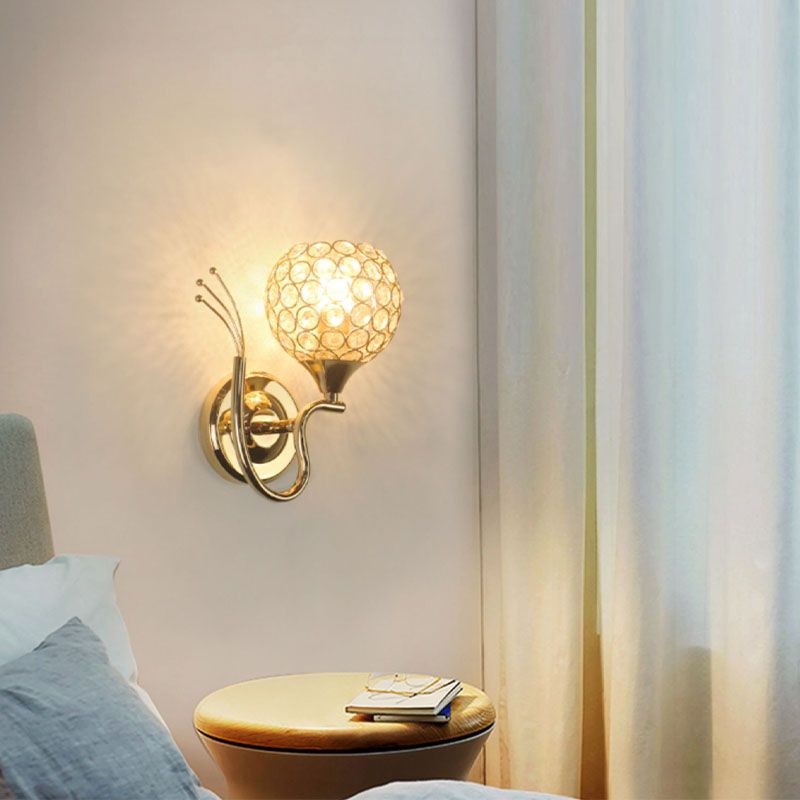 Lampada a monte a parete globo moderna illuminazione montata a parete a 1 luci con un ombra di cristallo chiaro