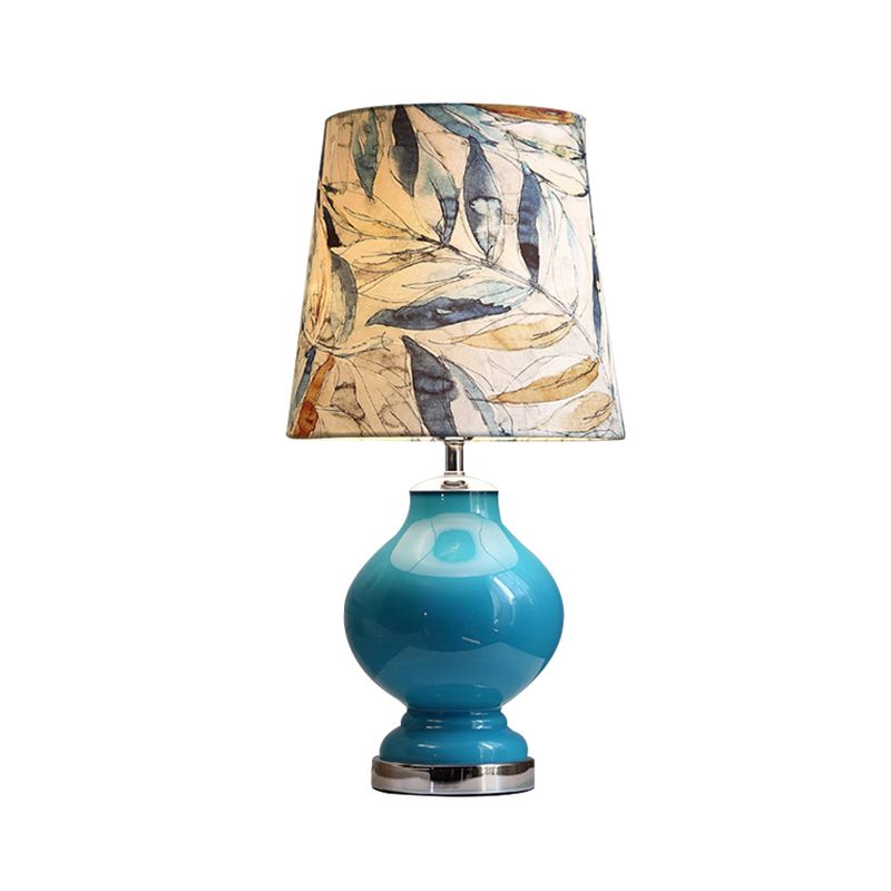 Distanza in tessuto con l'ombra conica Light tradizionale stile tradizionale 1 comodino da letto in lampadina in blu, altezza 21 "/27,5"