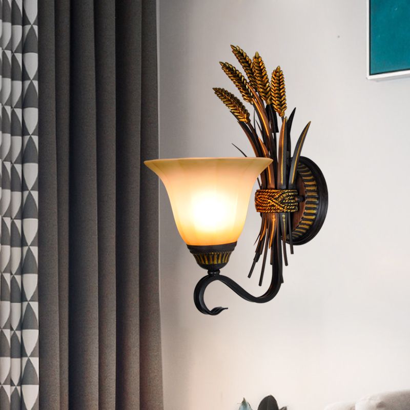 Melkglas Brass SCONCE LAMP WARD LAAR LAVEN 1 KOP Traditionalisme Wandgemonteerd licht met tarwe spike decor
