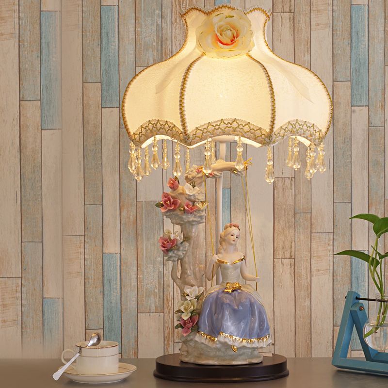 Lámpara de noche de nocturno pastoral romántico 1 Luz de mesa de dormitorio de bulbo en beige con diseño de figuras de cerámica