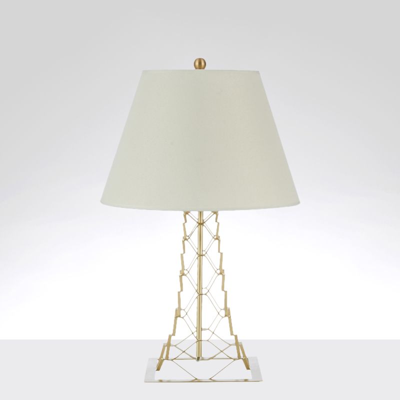 Lampada da tavolo con struttura a torre Lampada da notte moderna in metallo con finitura dorata a 1 lampadina con paralume conico in tessuto bianco