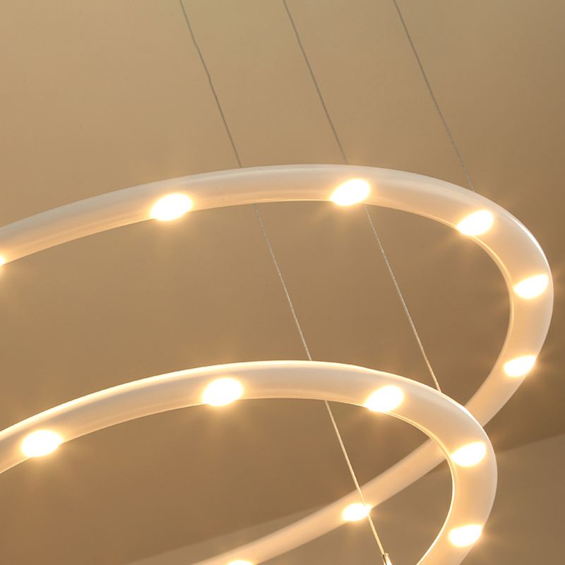 Weißer Halo -Ring Kronleuchter Anhänger Minimalist Metall LED Hängende Licht für Wohnzimmer