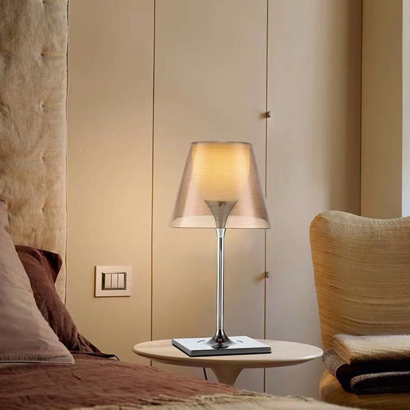 Kleurrijke metalen tafellamp eigentijdse stijl 1 lichte tafellamp voor slaapkamer