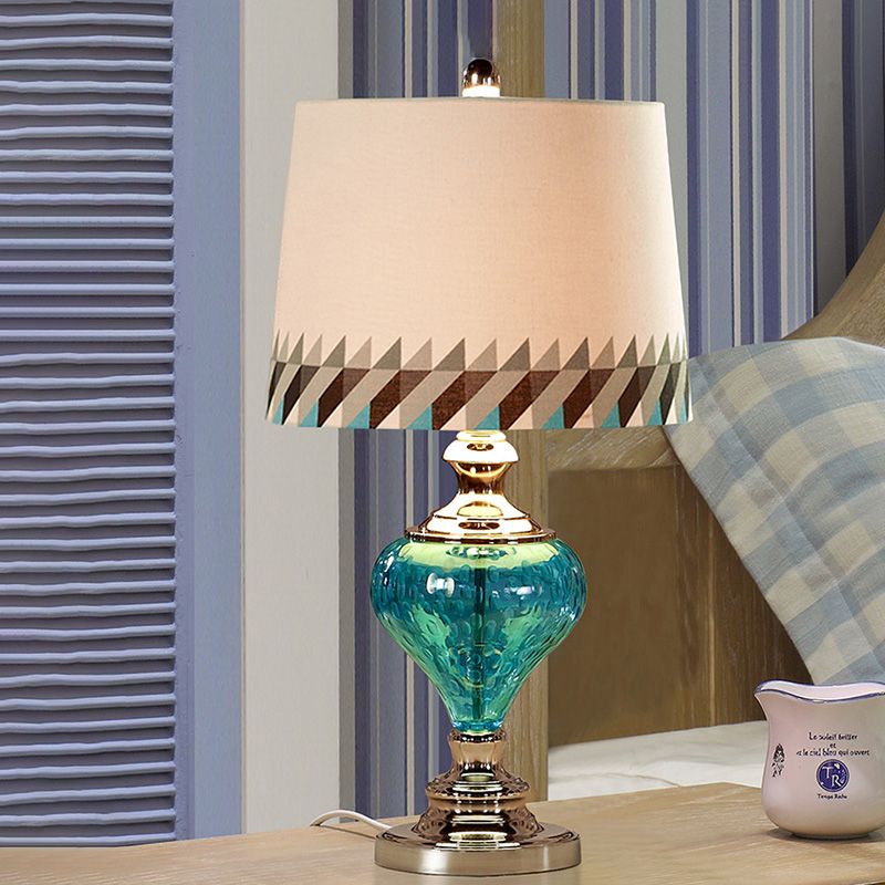 Lampada da comodino dal design con caratteri in stile retrò Lampada da comodino in vetro blu a 1 luce con paralume in tessuto