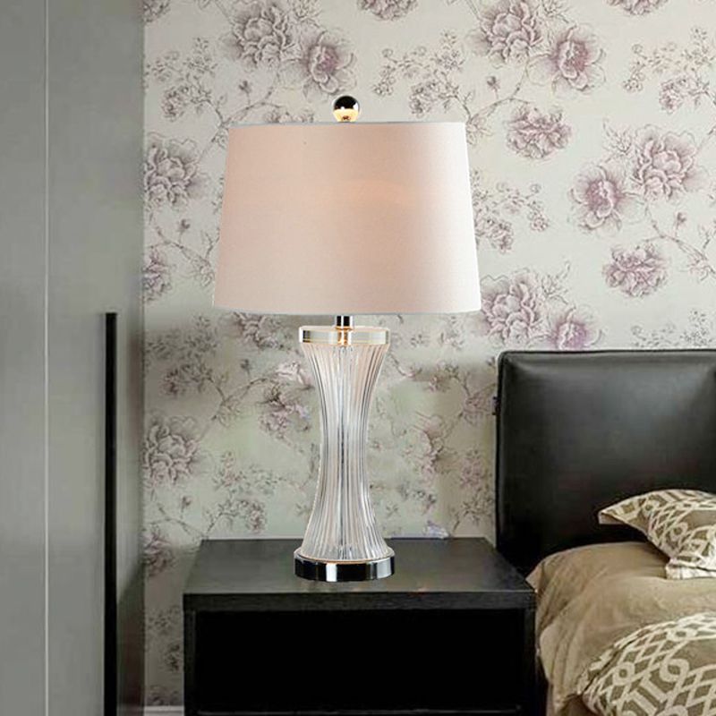 Lampada da comodino in tessuto bianco modernista con luce notturna in vetro cristallo trasparente curvo a 1 testa