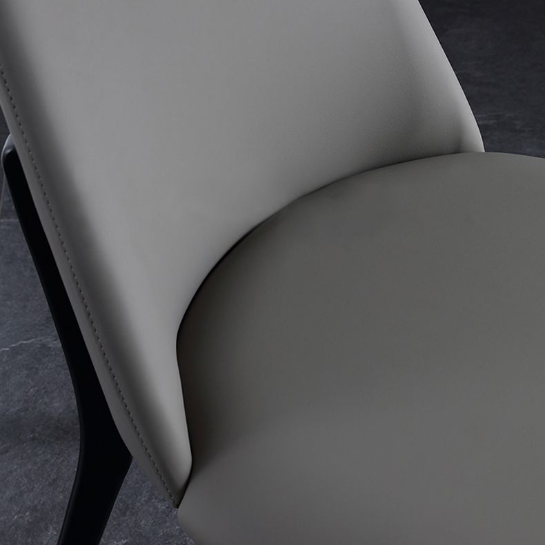 Chaise d'appoint de restaurant en cuir industriel Chaise de salle à manger Parsons au fini mat (Ensemble de 2)