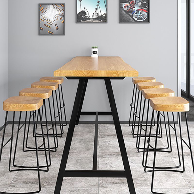 Black Base Pub Table Solid Wood Top Bar-height Table for Patio Use