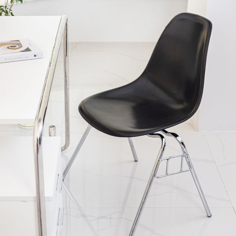 Sedia da pranzo in metallo moderno sedia senza bracciole sedia da pranzo in plastica per uso del ristorante