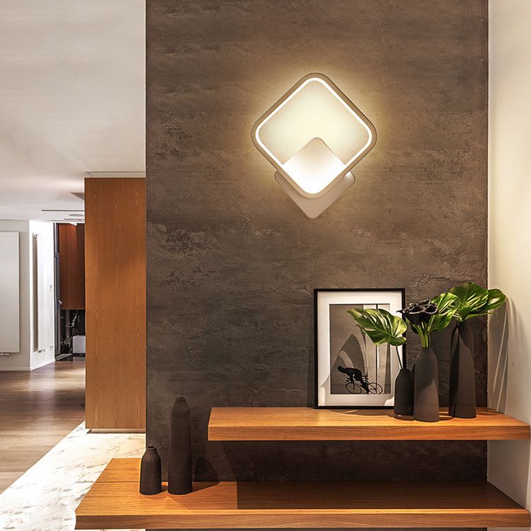 Weiße geometrische LED -Wandlampe in der modernen Einfachheit schmiedeeisere Wandleuchten mit Acrylschatten
