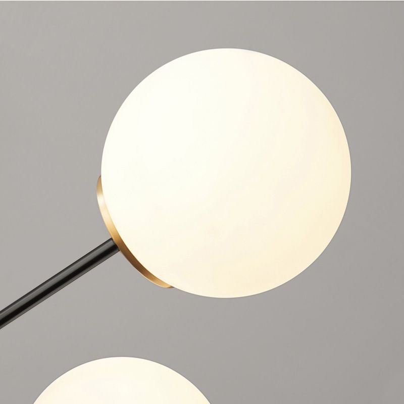 Lampada il lampadario in vetro di latte industriale Globe Multi Lights Lampadina Hanging Light