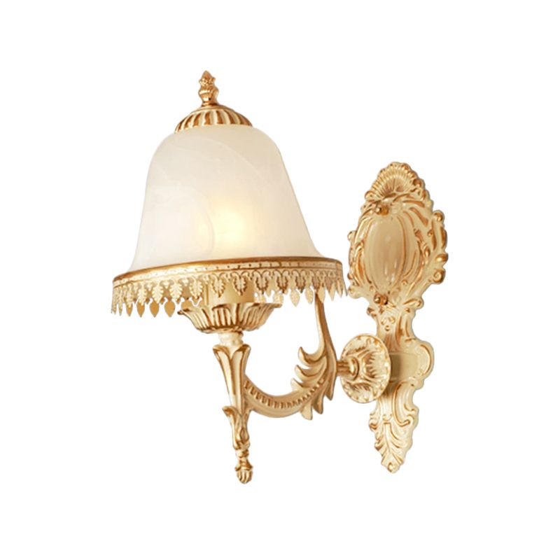 Ferme de lampe murale de cloche beige Ferme Verre opale 1-Light Bedroom Gince Light avec garniture sculptée