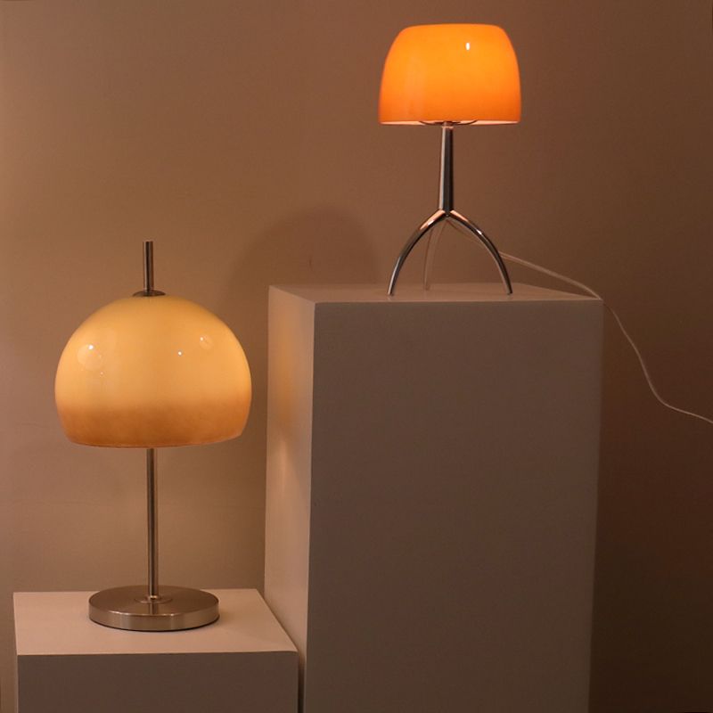 Lampada da tavolo a cupola in stile contemporaneo 1 comodino leggero in argento