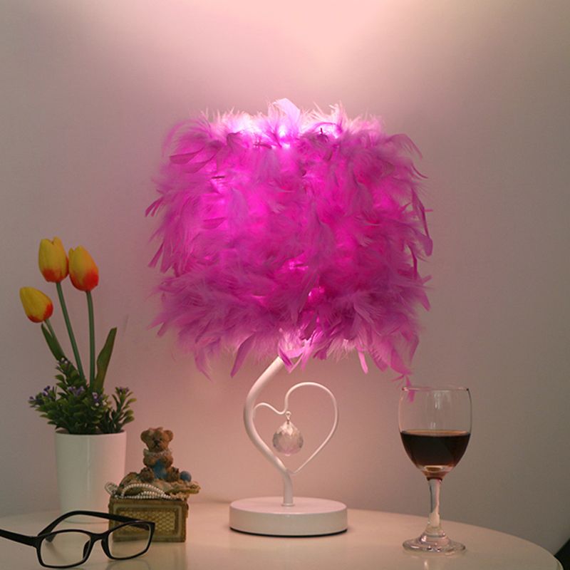 Mesa de estar de batería Lámpara de soporte de plumas de plumas simples en blanco/rosa/burdeos con marco de corazón y orbe de cristal