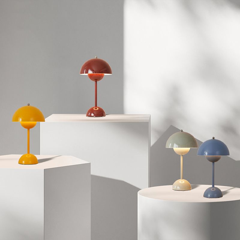 Nordic Style Metal Table Lamp Colorful Bud Shape Desk Lamp for Bedroom