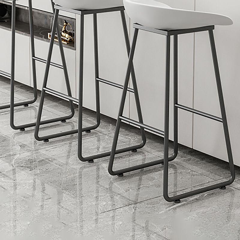 Modern Armless Backrest Counter Stool Iron Kitchen Bar Stool with Plastic Seat