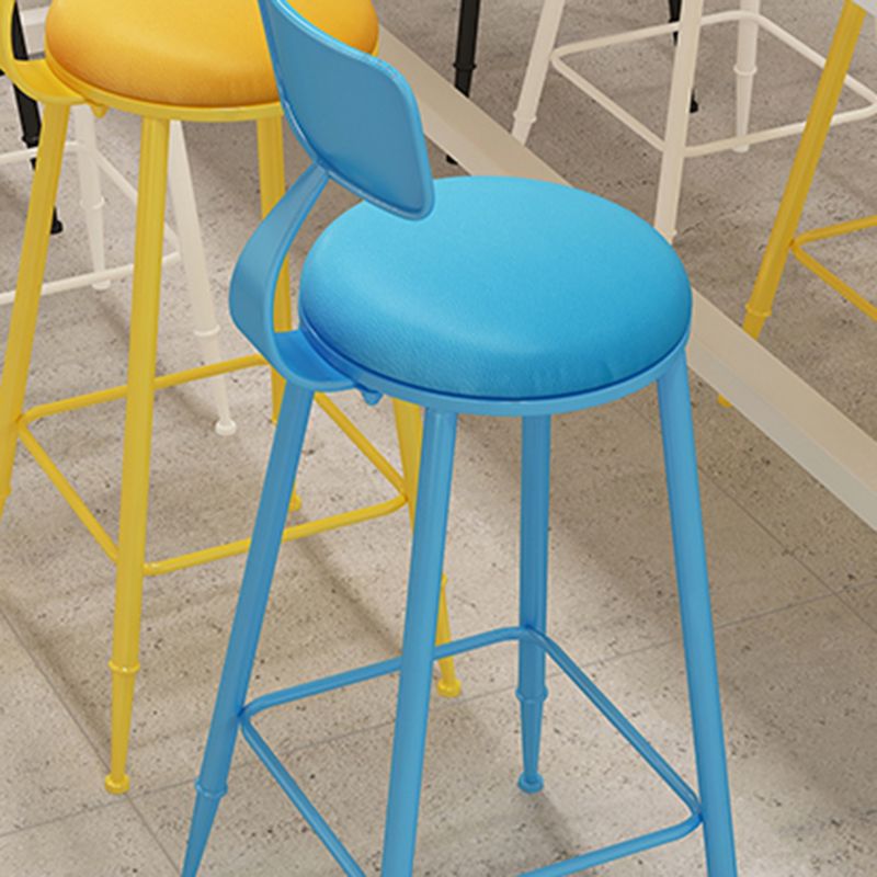 Moderner Barhocker mit Ledersitzen, Metallgestell mit 4 Beinen, bunter Barhocker für das Wohnzimmer