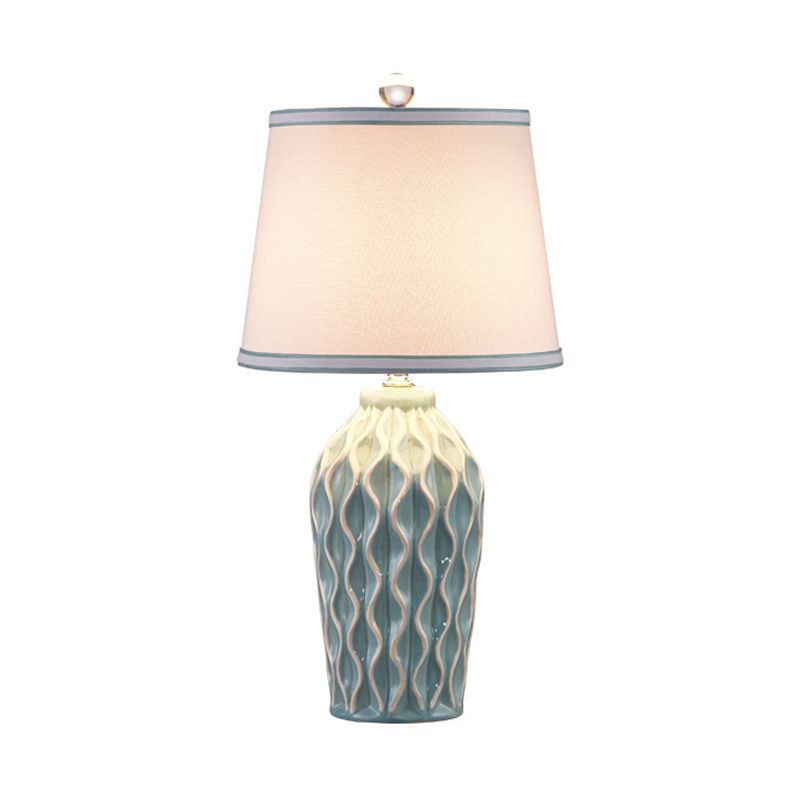 Tessuto a forma conica lampada da tavolo in stile nordico luce singolo comodino con decorazione in ceramica