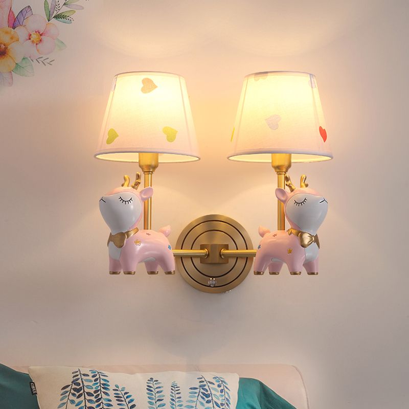Montano a parete di cervo Kids Kids Resin Baby Room Wall Lighting con tonalità in tessuto affusolato in rosa