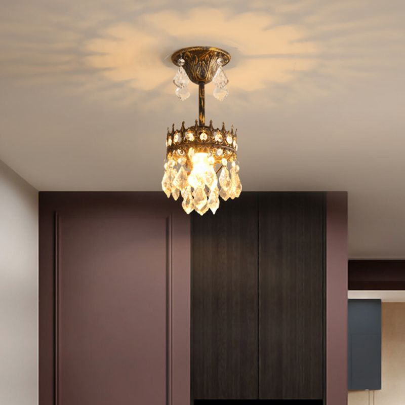 Lucile a sospensione a forma di corona vintage Apparecchiatura a soffitto in metallo a bulbo singolo con gocce di cristallo affusolato