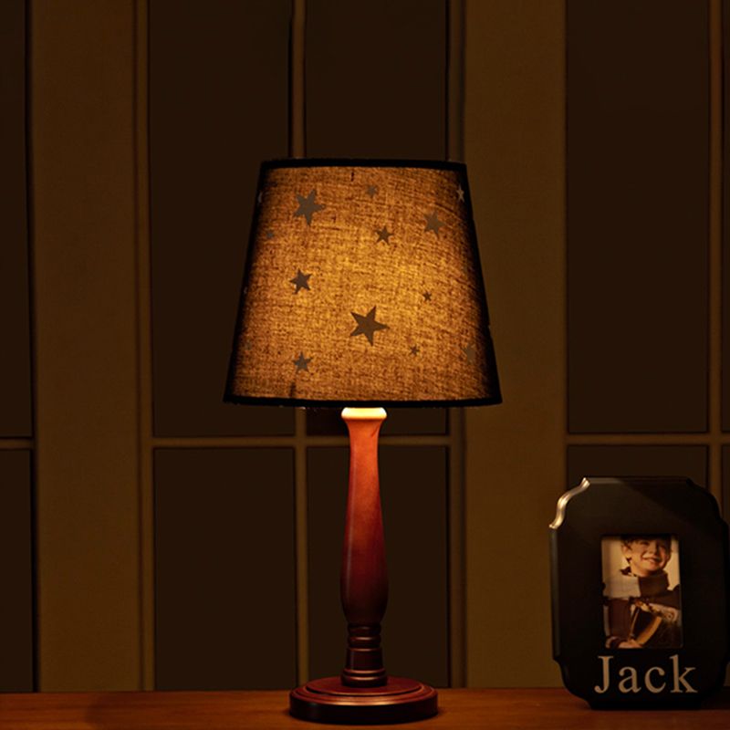 Lámpara de mesa nocturna de sombra de barril azul con patrón de estrella de una sola cabeza de madera de lectura de madera