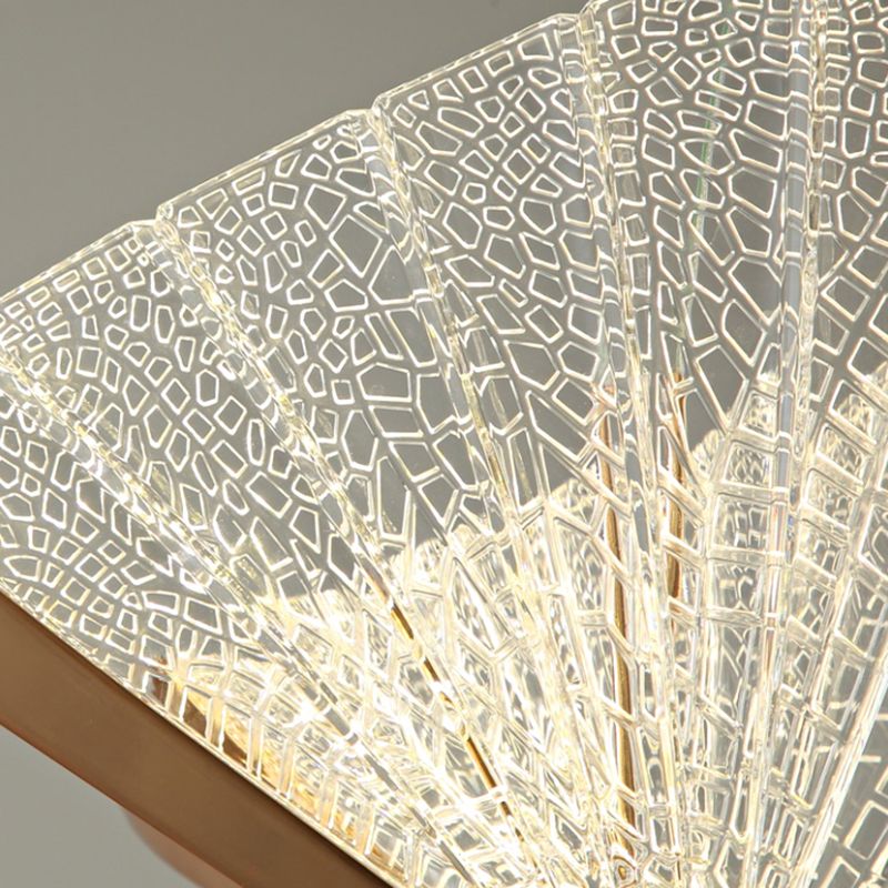 Lampe suspendue à LED en or acrylique dans le style en alliage zinc moderne de style artistique