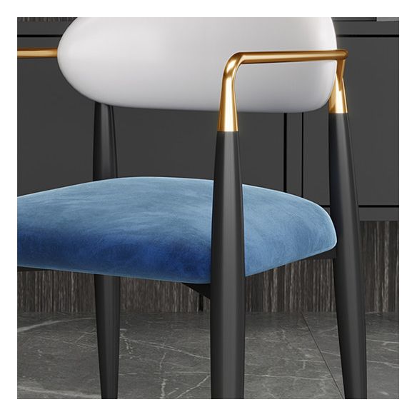 Silla de comedor con respaldo abierto tapizada con brazo de estilo diseñador