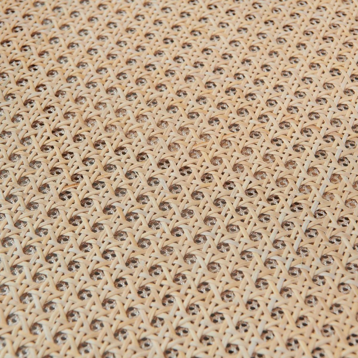 Silla lateral contemporánea con respaldo abierto, acabado mate de madera maciza, silla sin brazos