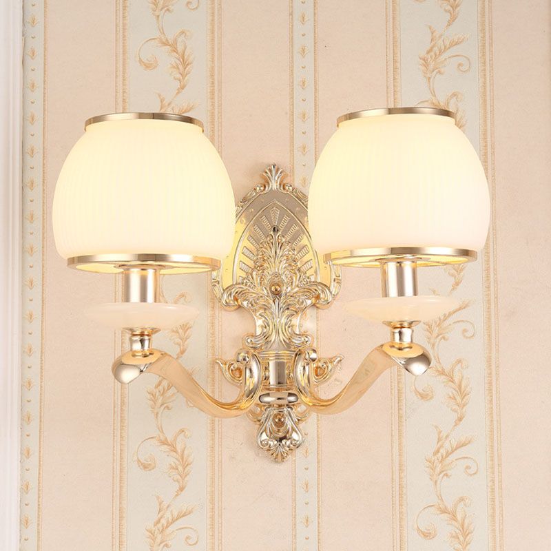 Éclairage mural en métal incurvé Idées d'éclairage mural en or moderne avec ombre en verre géométrie