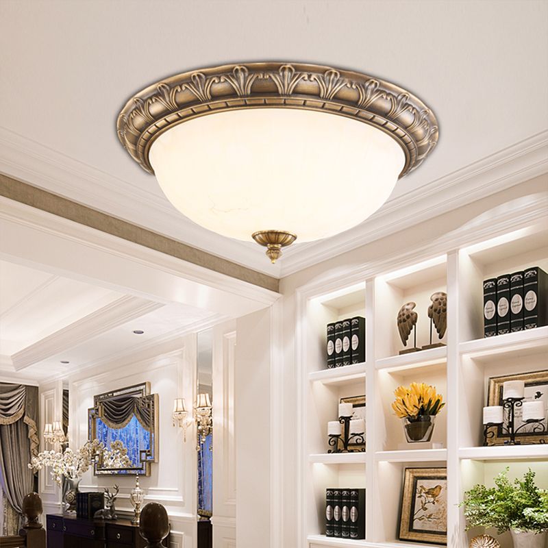 Antike gewölbte Deckenleuchte aus Milchglas in Bronze für Schlafzimmer