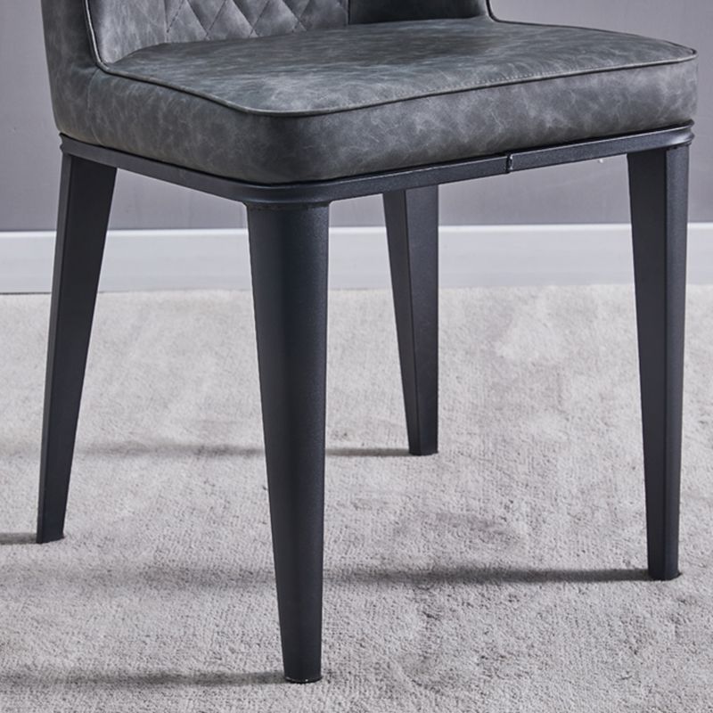 Silla lateral interior escandinava Silla de comedor con respaldo sólido tapizada de metal