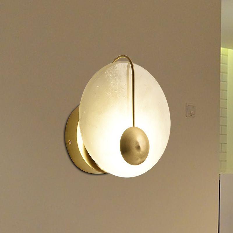 7 "/ 10" de large appiculture circulaire légère colonialiste opale grosted verre 1 lampe murale de tête avec un bras incurvé or