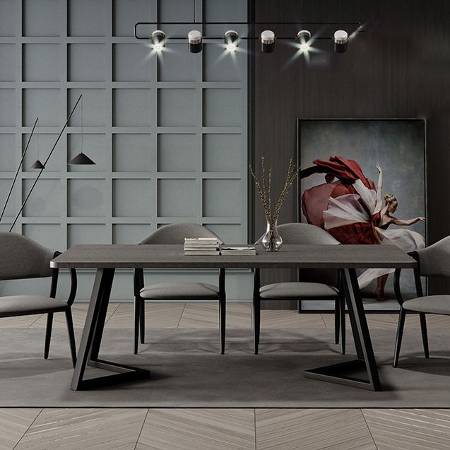 Silla de comedor de cuero industrial con respaldo abierto y patas de metal