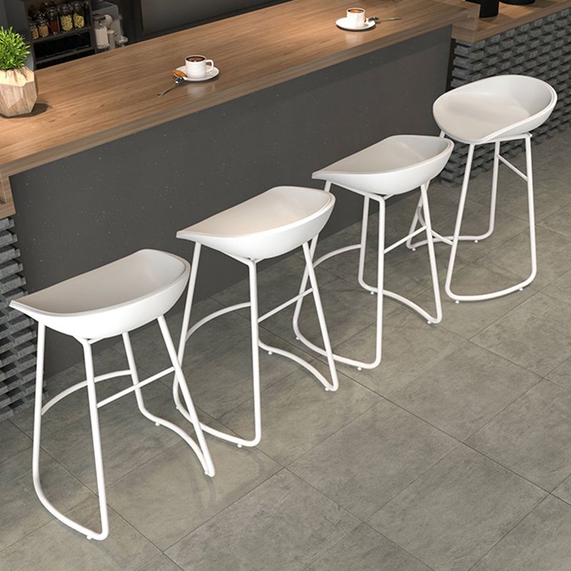 Contemporary Iron Base Bar Stools Plastic Bucket Seat Barstool for Home