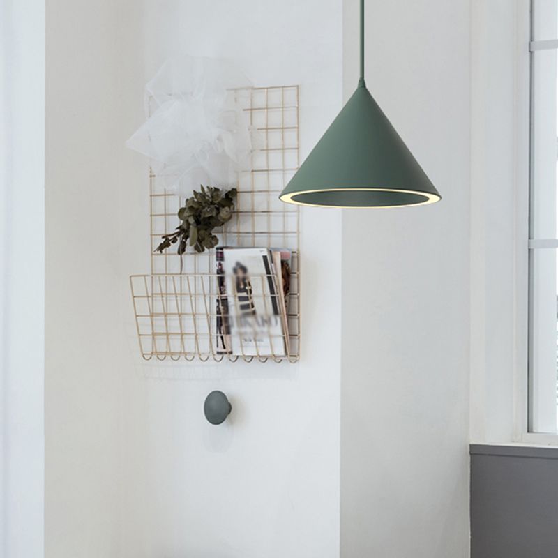 Forme de cône en métal Lumières suspendues modernes 1 Light Hanging Mount Fixture pour le restaurant