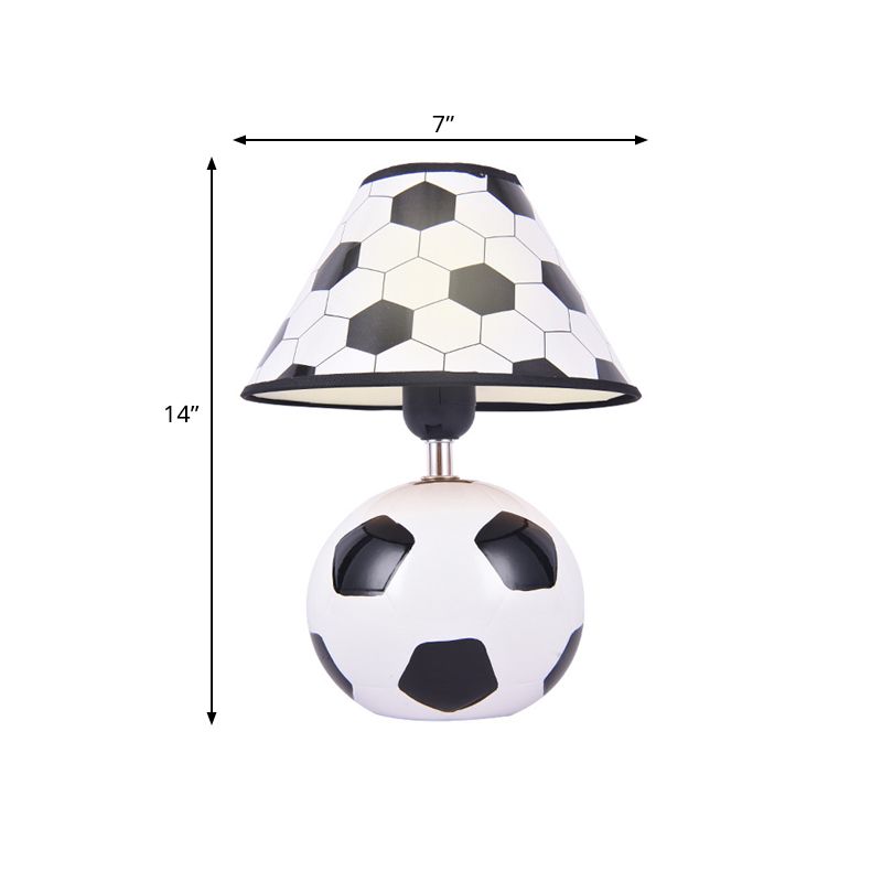 Voetbalachtige keramiek Nachttafellichtcartoon 1-head Wit en zwarte nachtlamp met kegel plastic schaduw
