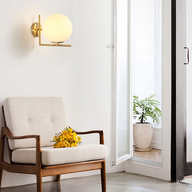 Luz de pared LED de globo de oro en simplicidad moderna Splique de pared de cobre con sombra de vidrio esmerilado