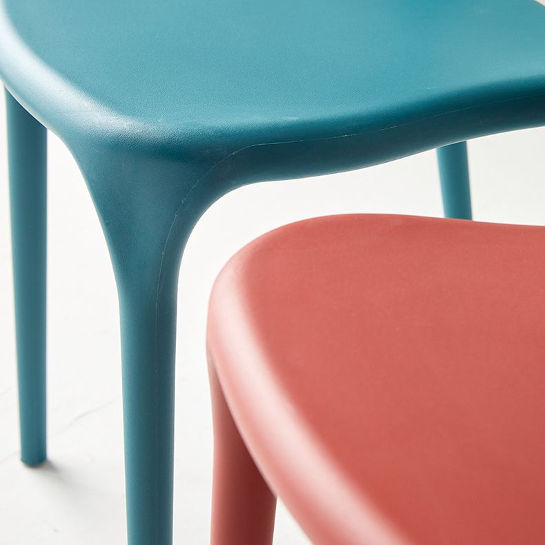Kunststoff moderner Küchenseitenstuhl 20 '' breiter mattes Finish Armstuhl mit 4 Beinen
