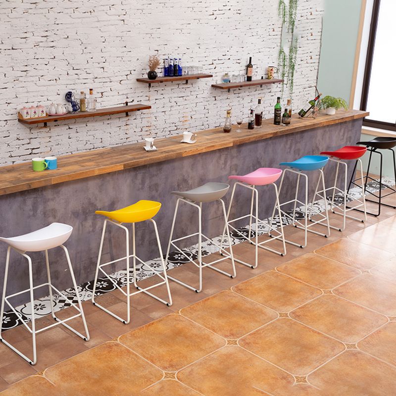 Scandinavian Style Bar-stool with Bucket Seat Counter Stool for Kitchen Bar
